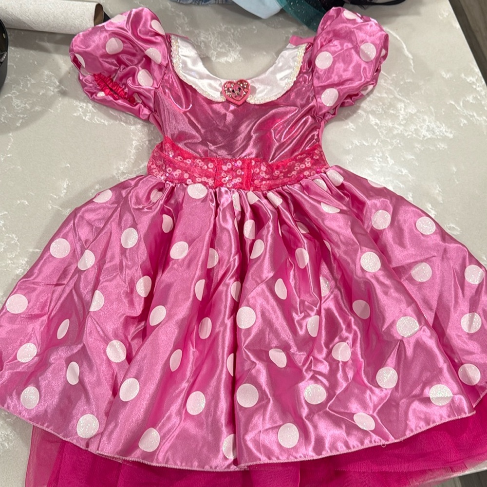 Like new Minnie costume no gloves, never worn